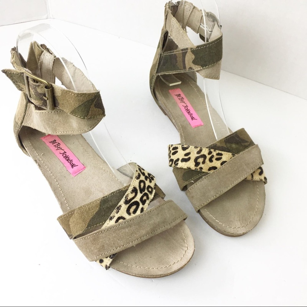 Betsey Johnson Leopard Army Print Sandals SZ 6